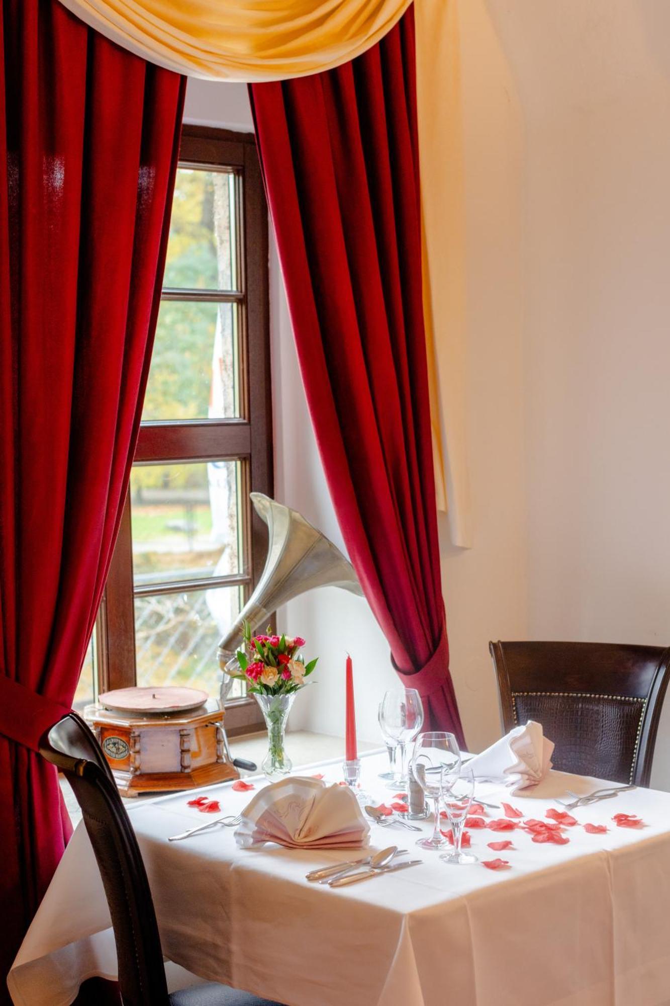Hotel Schloss Schkopau Buitenkant foto